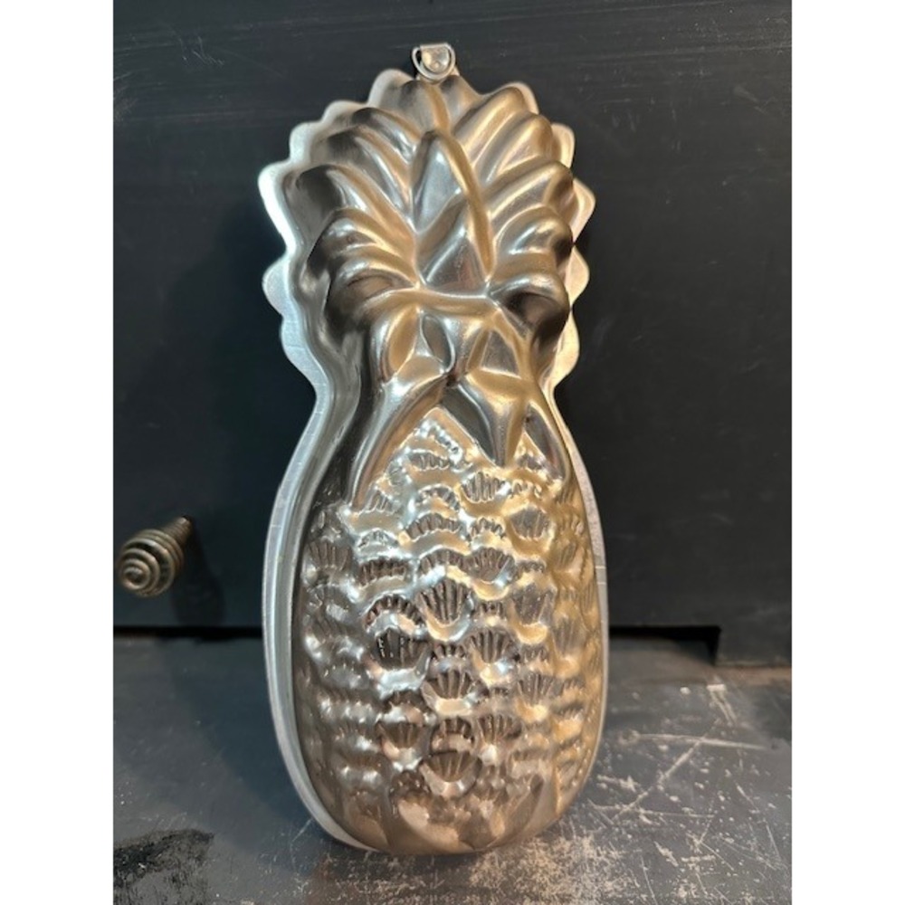 Vintage Aluminum Pineapple Mold Wall Hanging Kitchen Decor Pink Tone 10.5 Inch